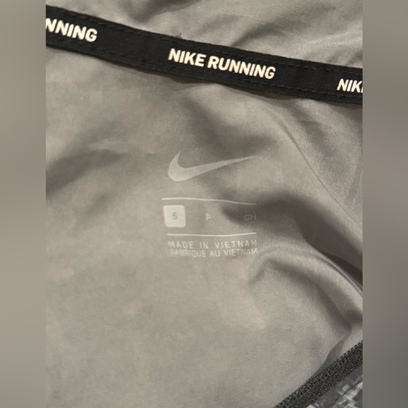 Nike 2018 Chicago Marathon Running Jacket - Picture 9 of 9